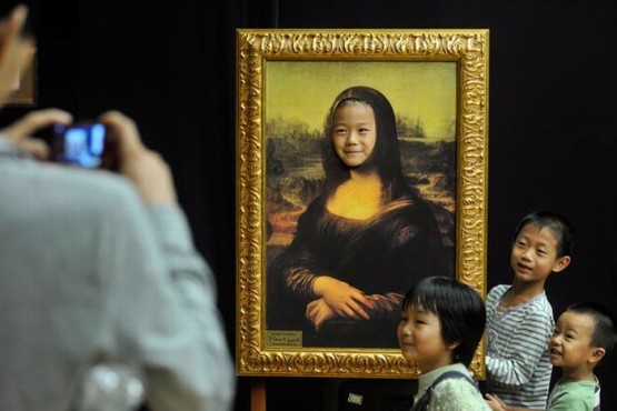 Mona Lisa Portrait with hole for face